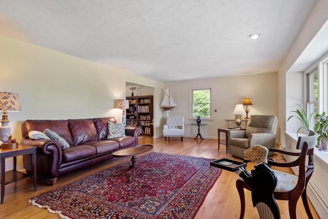 33 Taft Rd, Sterling, MA 01564