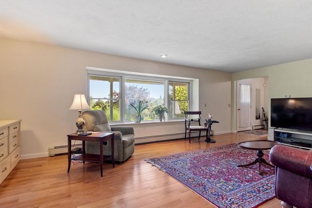 33 Taft Rd, Sterling, MA 01564