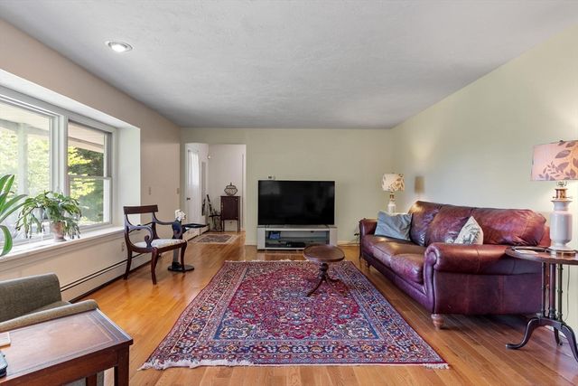 33 Taft Rd, Sterling, MA 01564