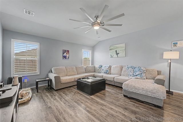 10010 E 109th Place N, Owasso, OK 74055