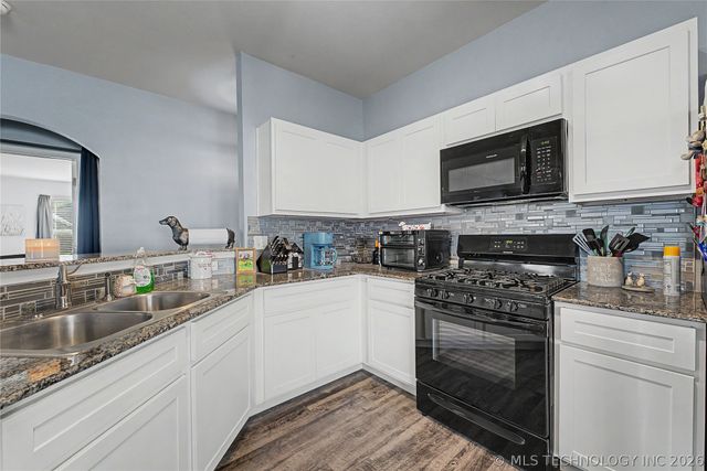 10010 E 109th Place N, Owasso, OK 74055