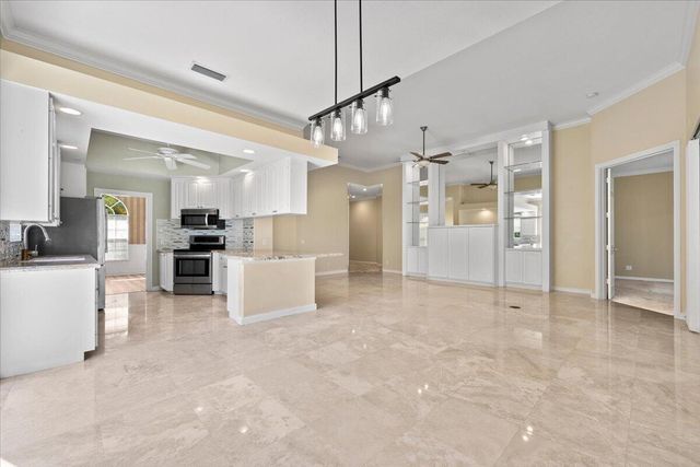 306 Aegean Road, Palm Beach Gardens, FL 33410