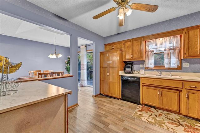 6807 T Gabbert Drive, Pleasant Valley, MO 64068