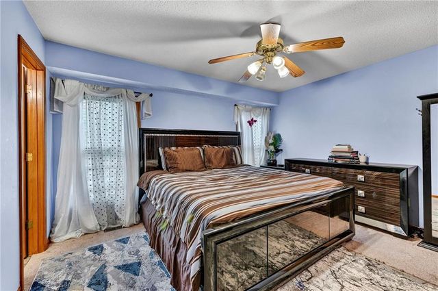 6807 T Gabbert Drive, Pleasant Valley, MO 64068