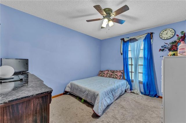 6807 T Gabbert Drive, Pleasant Valley, MO 64068