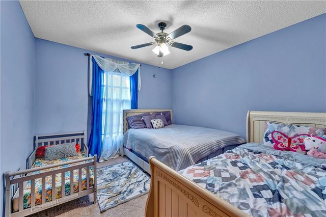 6807 T Gabbert Drive, Pleasant Valley, MO 64068