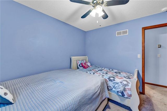 6807 T Gabbert Drive, Pleasant Valley, MO 64068