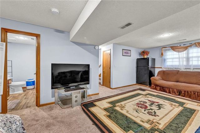 6807 T Gabbert Drive, Pleasant Valley, MO 64068