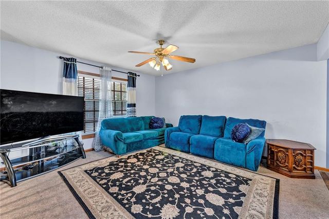 6807 T Gabbert Drive, Pleasant Valley, MO 64068