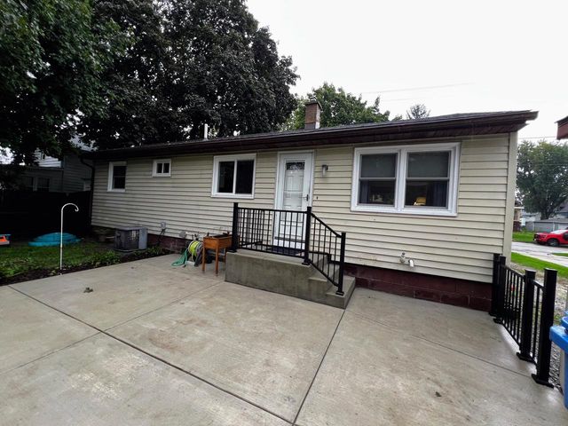 210 N Monroe STREET, Watertown, WI 53094