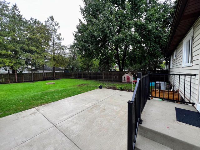 210 N Monroe STREET, Watertown, WI 53094