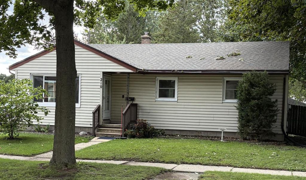210 N Monroe STREET, Watertown, WI 53094