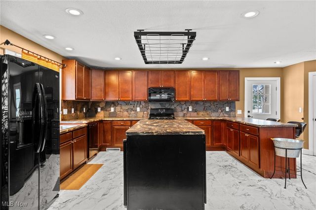 10121 Crows Nest Cove, Aurora, OH 44202