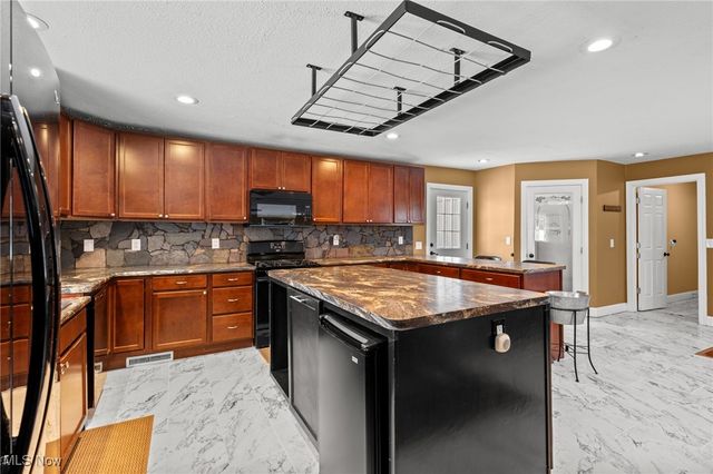 10121 Crows Nest Cove, Aurora, OH 44202