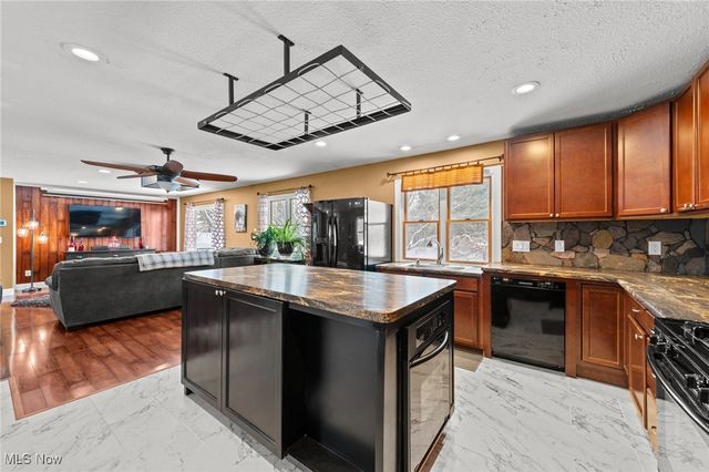 10121 Crows Nest Cove, Aurora, OH 44202