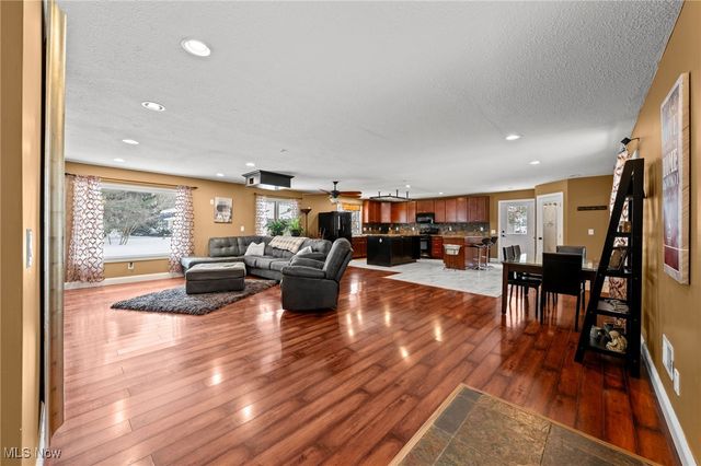 10121 Crows Nest Cove, Aurora, OH 44202