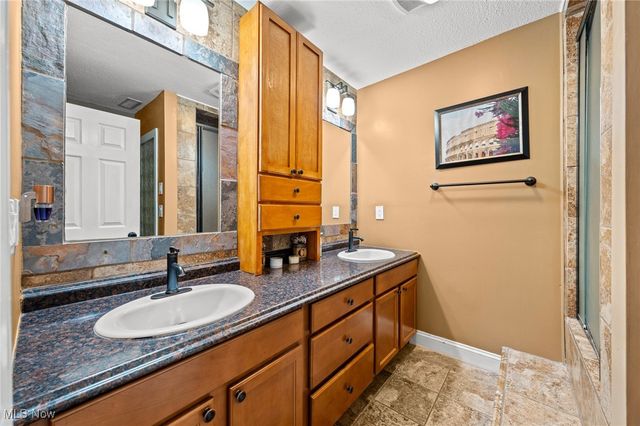 10121 Crows Nest Cove, Aurora, OH 44202