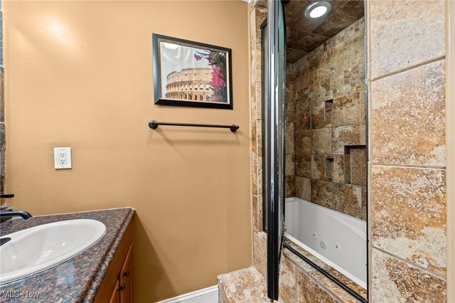 10121 Crows Nest Cove, Aurora, OH 44202