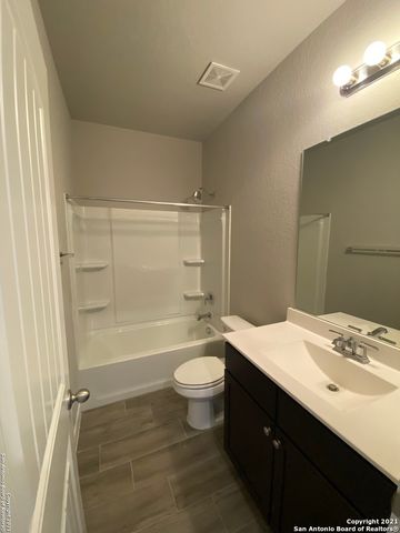 1378 Rios Bend Dr, New Braunfels, TX 78130