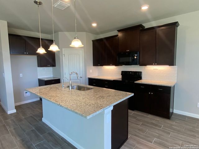 1378 Rios Bend Dr, New Braunfels, TX 78130