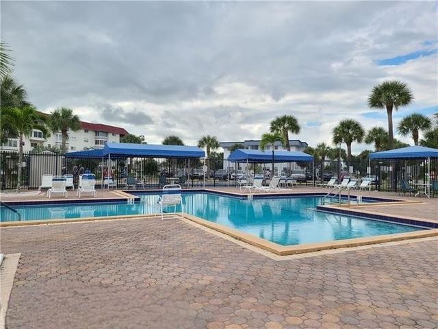 4750 NW 22nd Court 420, Lauderhill, FL 33313