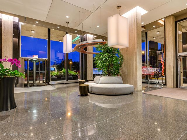 400 E Randolph Street 3715, Chicago, IL 60601