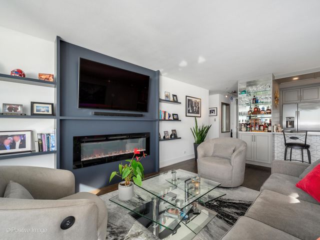 400 E Randolph Street 3715, Chicago, IL 60601