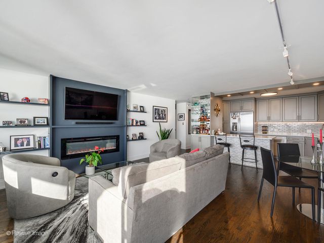 400 E Randolph Street 3715, Chicago, IL 60601