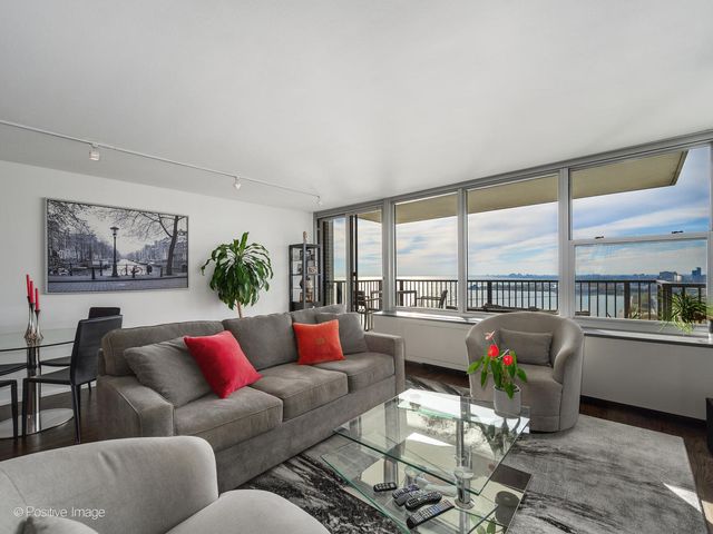 400 E Randolph Street 3715, Chicago, IL 60601