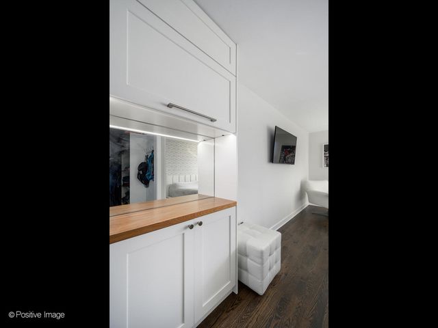 400 E Randolph Street 3715, Chicago, IL 60601