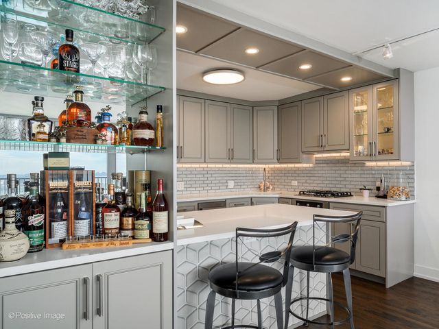 400 E Randolph Street 3715, Chicago, IL 60601