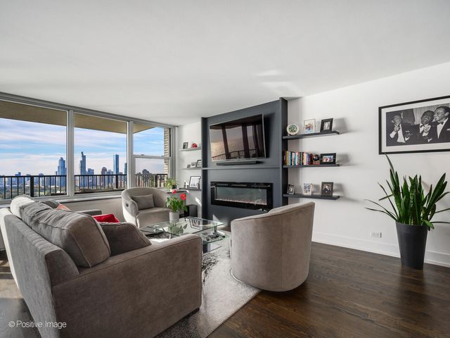 400 E Randolph Street 3715, Chicago, IL 60601