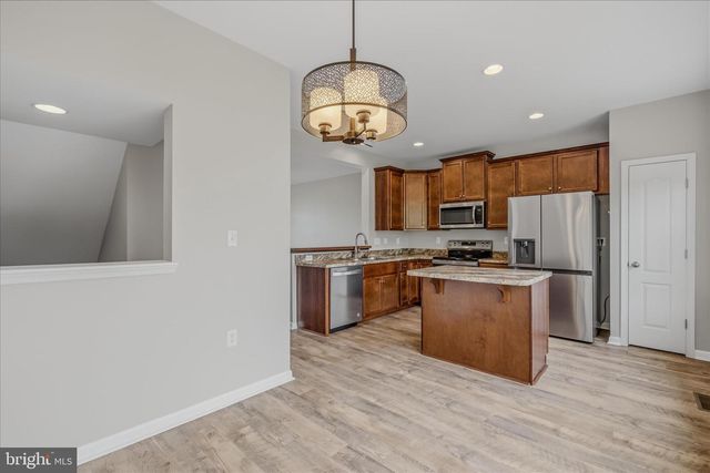 23 LANDIS CT, Falling Waters, WV 25419