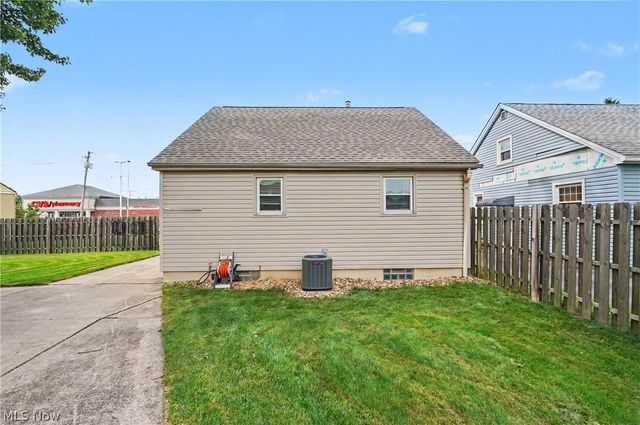 638 Brandon Avenue, Struthers, OH 44471