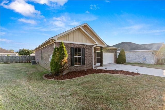 105 Belhaven Dr, Dothan, AL 36303