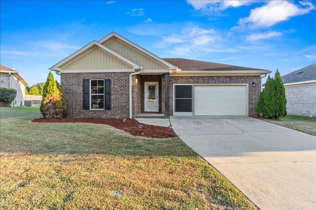 105 Belhaven Dr, Dothan, AL 36303