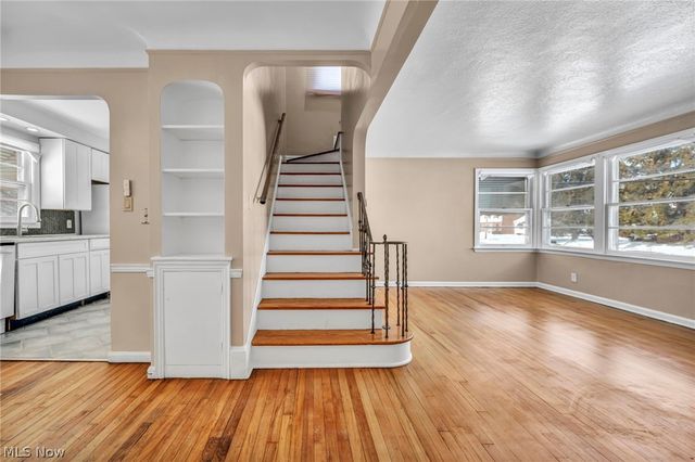 21202 Gardenview Drive, Maple Heights, OH 44137