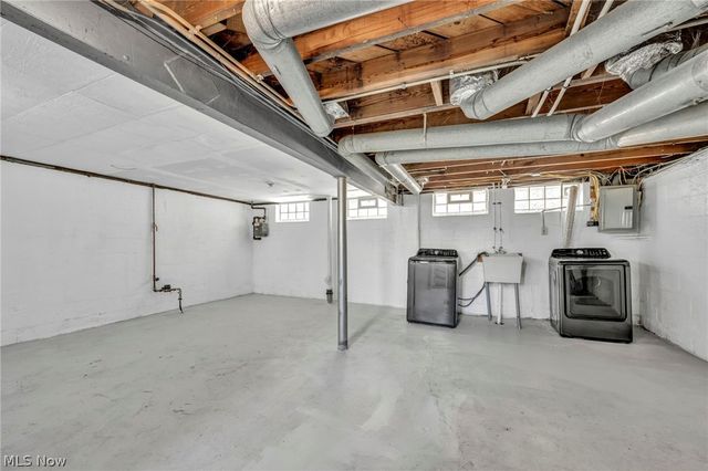 21202 Gardenview Drive, Maple Heights, OH 44137