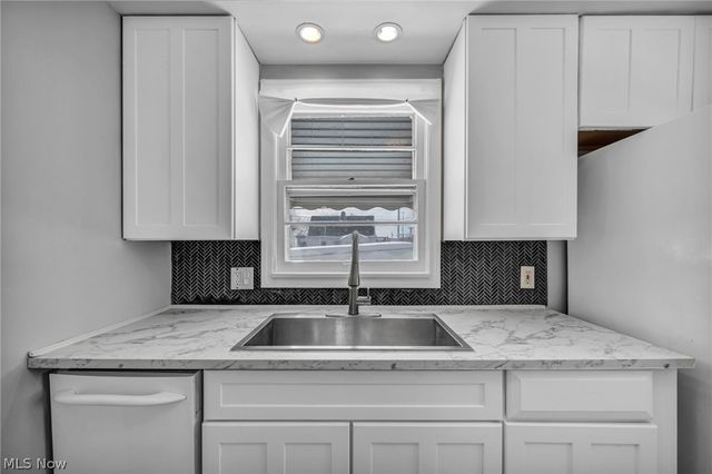 21202 Gardenview Drive, Maple Heights, OH 44137