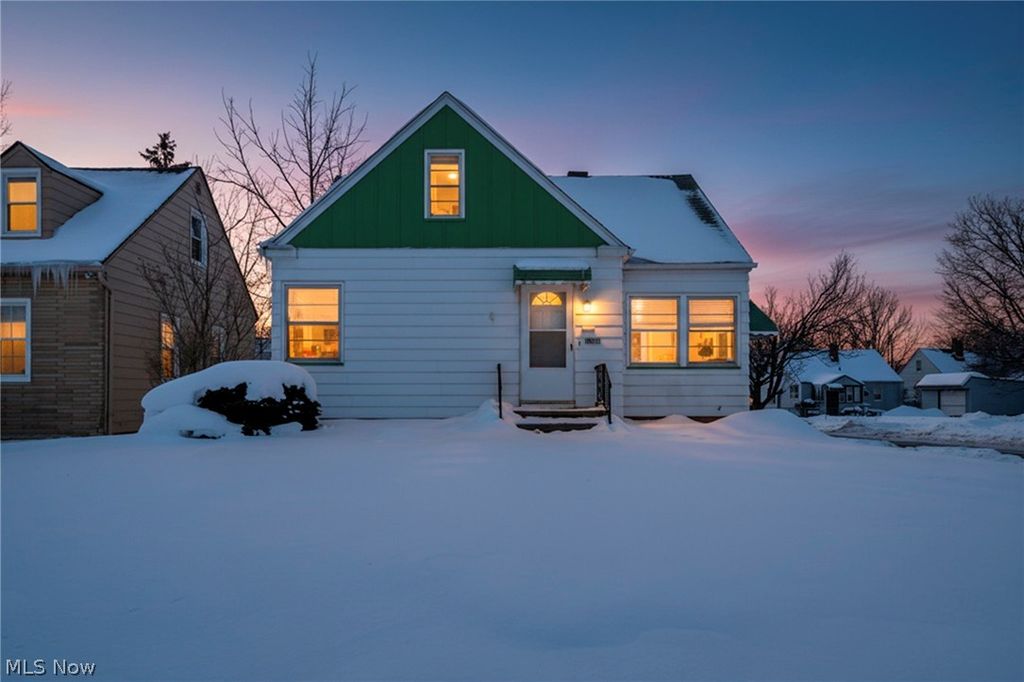 21202 Gardenview Drive, Maple Heights, OH 44137