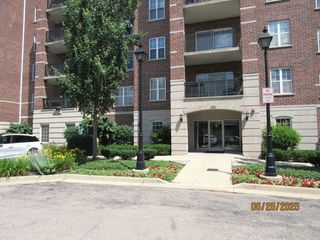 390 W Mahogany Court 610, Palatine, IL 60067