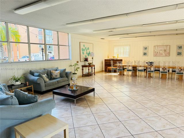 9440 W Flagler St 305, Miami, FL 33174