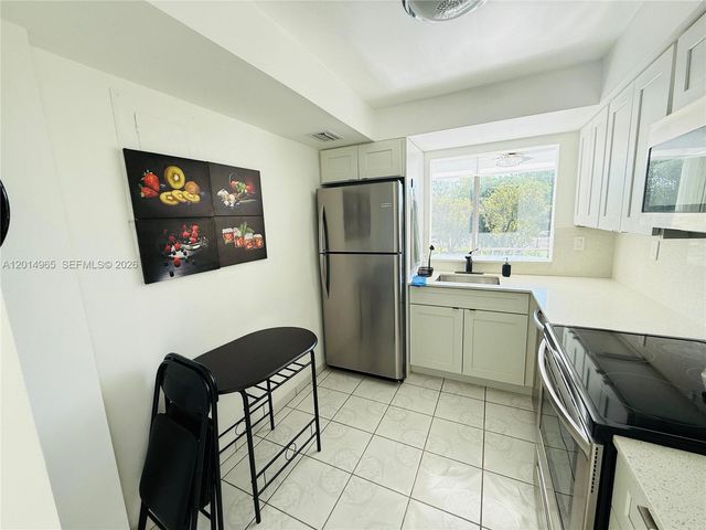 9440 W Flagler St 305, Miami, FL 33174