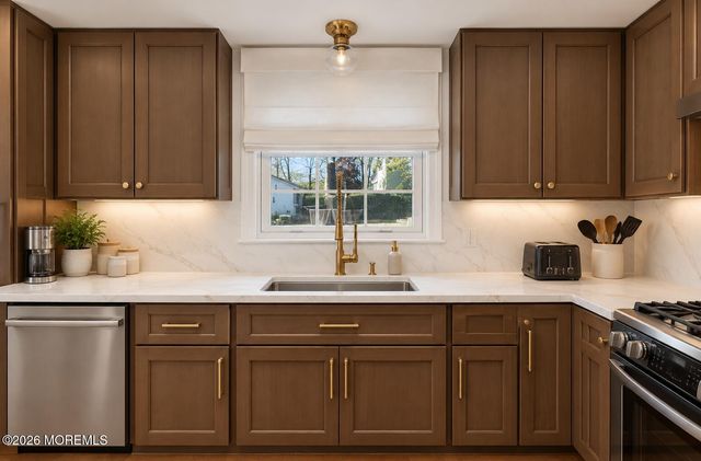 704 Carol Avenue, Oakhurst, NJ 07755