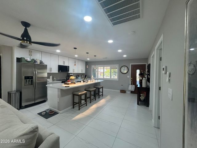 9325 W ARROWHEAD Drive W, Sun City, AZ 85351