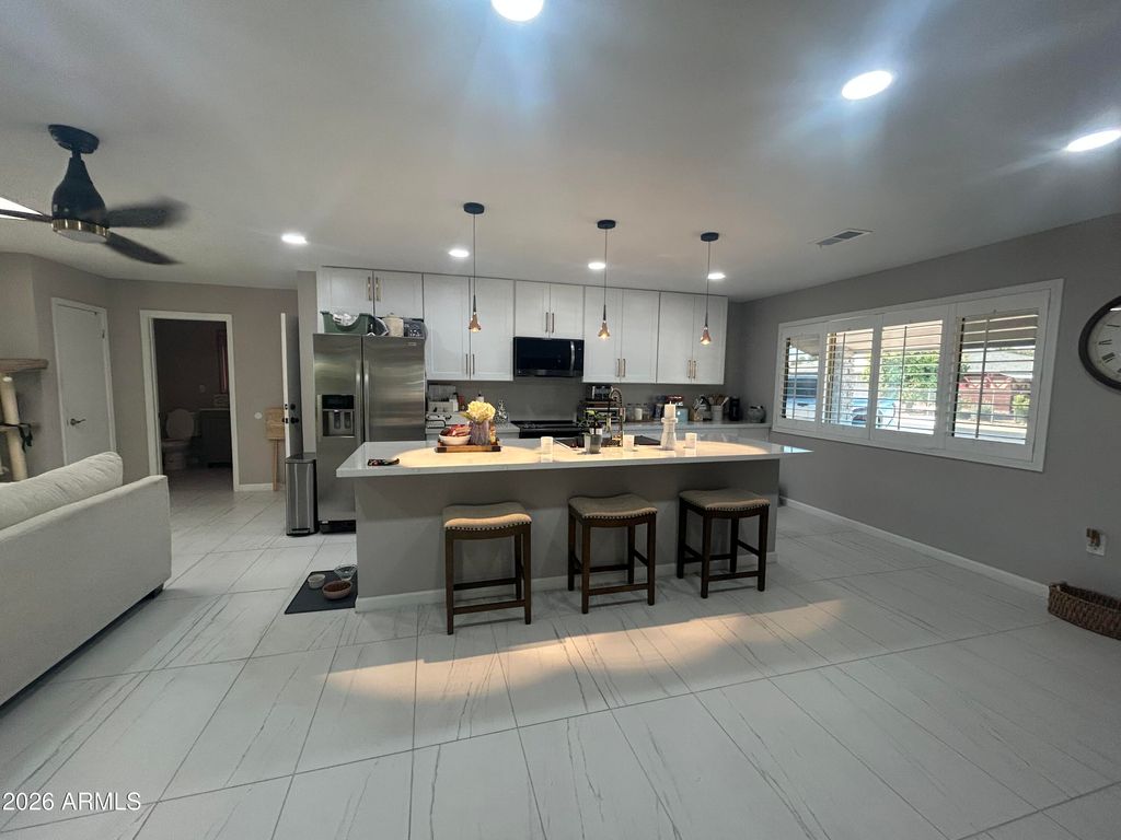 9325 W ARROWHEAD Drive W, Sun City, AZ 85351 — photo 4