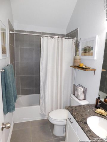 104 VAIL DR, Boerne, TX 78006