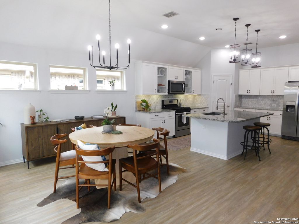 104 VAIL DR, Boerne, TX 78006