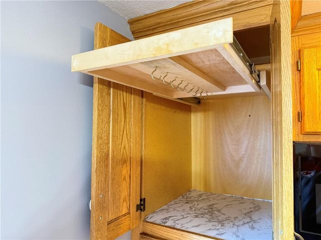 31435 Lofty Lane, Edwards, MO 65326