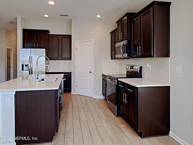 15662 CHIR PINE Drive, Jacksonville, FL 32218